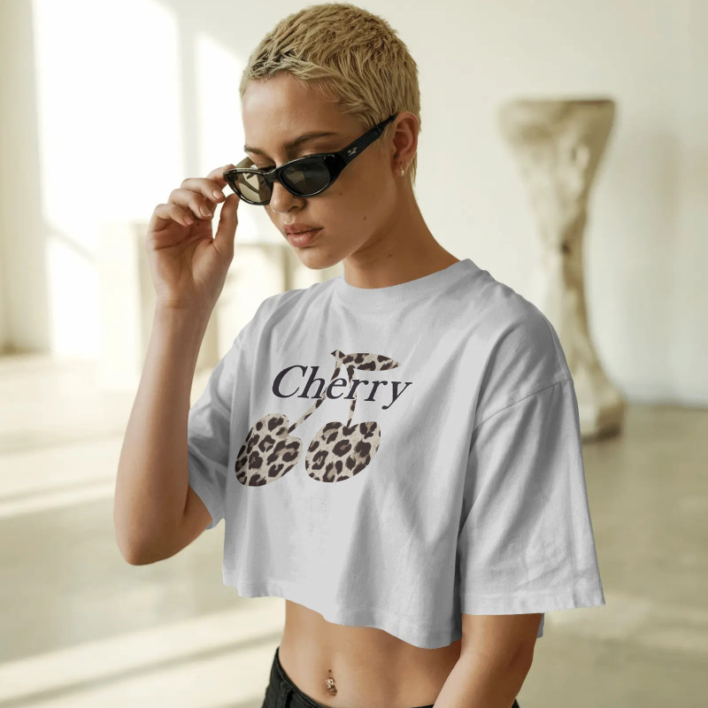 Leopar Desenli Kiraz Baskılı Crop T-shirt